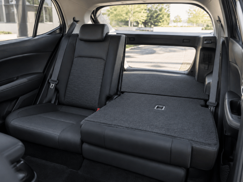 Kia Picanto richtig beladen; umgeklappte Rücksitze, KI-generiert