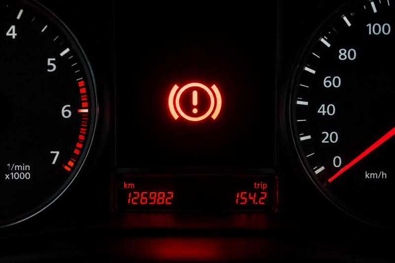 rote warnleuchte im auto