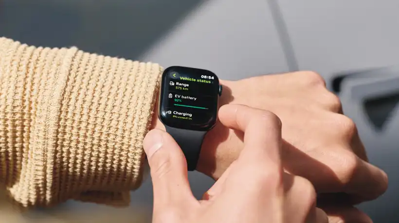 Digital Key 2.0 Mit Kia Digital Key 2.0⁹ nutzt du dein Smartphone oder Tablet als Fahrzeugschlüssel. So bleibst du immer mit deinem Kia EV4 verbunden. Du kannst den Batteriestand abrufen oder den Zugang mit anderen teilen – bequem, sicher, ortsunabhängig.